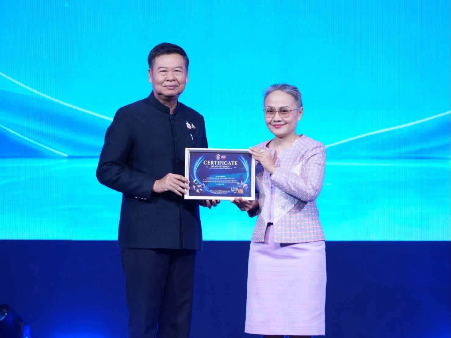 ขอแสดงความยินดีกับ ธนกิจผ้าไทย คว้ารางวัลชนะเลิศ “OTOP Pro Seller” ประเภทผ้าและเครื่องแต่งกาย สร้างชื่อเสียงจังหวัดสระบุรี